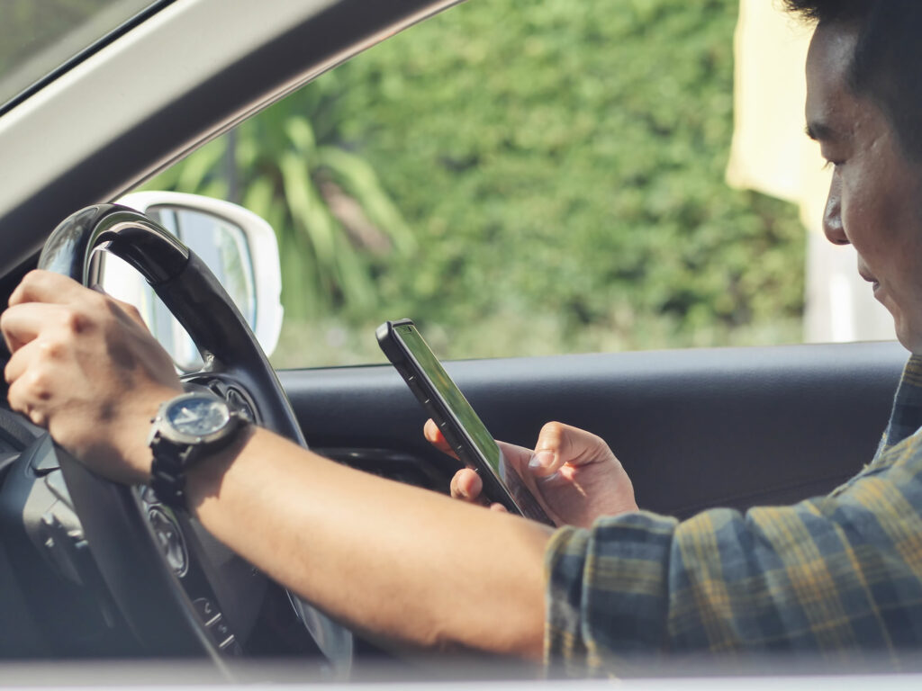 smart-phones-make-bad-drivers